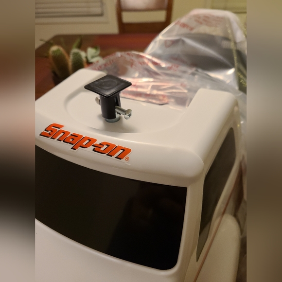 RIDE ON SNAP-ON TRUCK - Picture 8 of 9